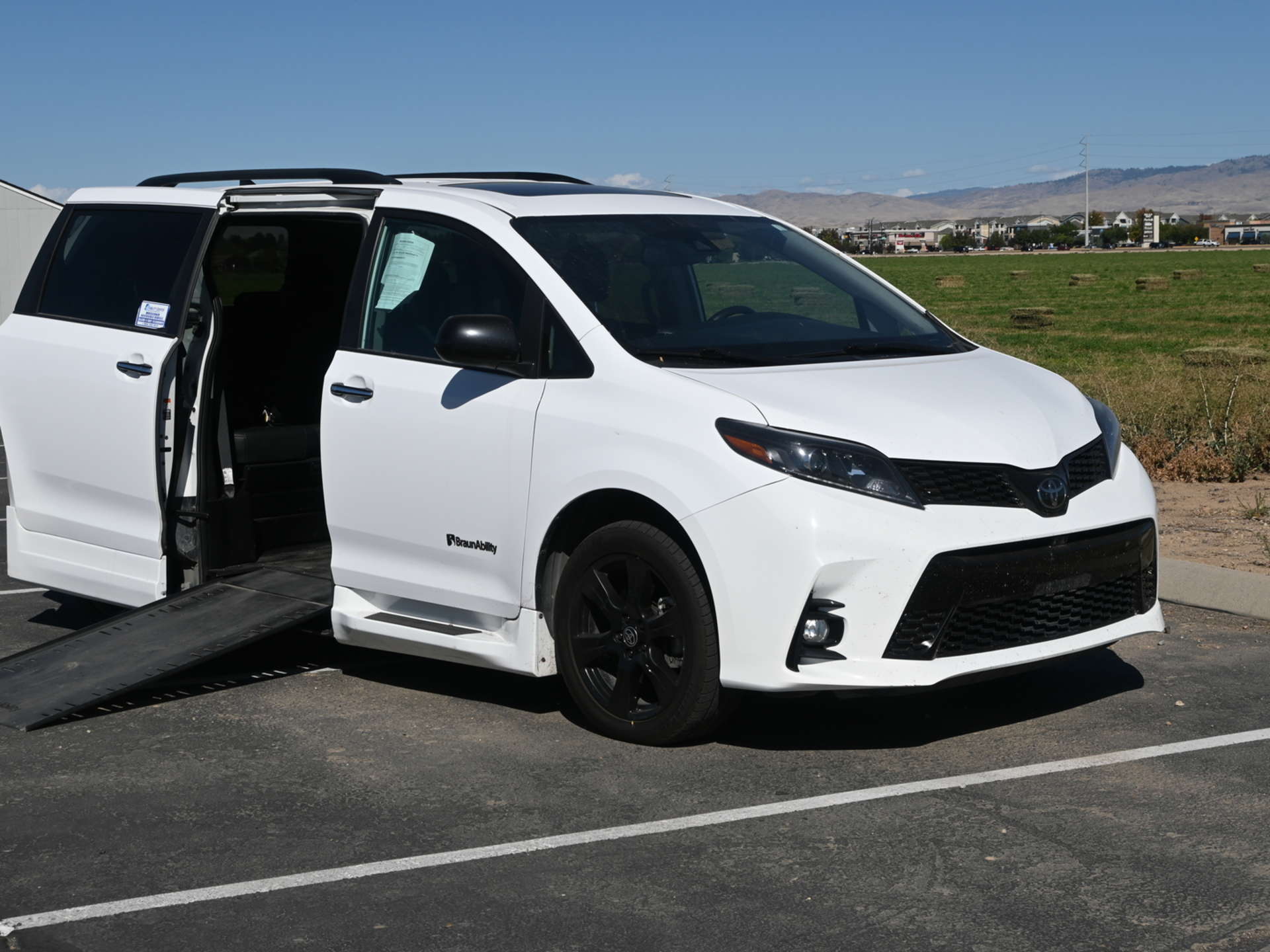 2020 Toyota Sienna SE