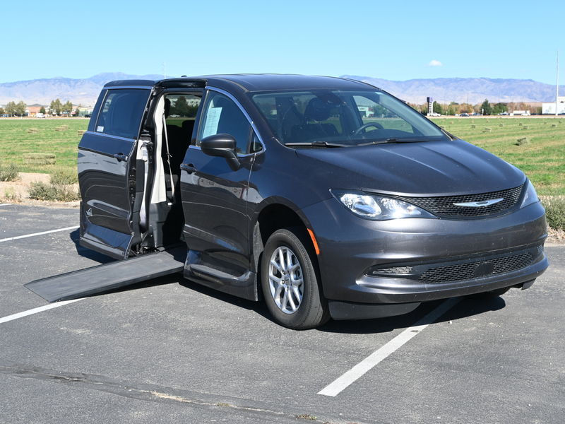 Used 2022 Chrysler Voyager